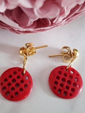Vintage 80s Red Waffle Earrings